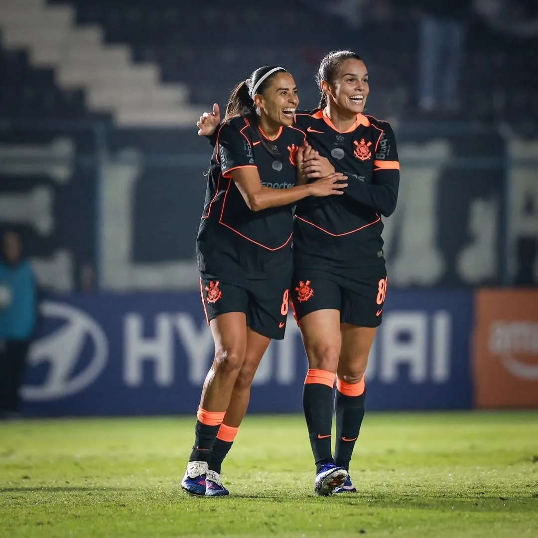 Ana Vitória e Andressa Alves durante jogo do Corinthians – Foto: Rodrigo Gazzanel/Corinthians