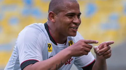 Rio de Janeiro - RJ - 24/10/15 - BRASILEIRO A 2015, FLUMINENSE X ATLETICO-PR - Walter do atletico-PR comemora seu gol durante partida contra o Fluminense no estadio Maracana pelo Brasileiro A 2015. Foto: Fernando Soutello/AGIF