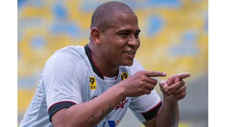Rio de Janeiro - RJ - 24/10/15 - BRASILEIRO A 2015, FLUMINENSE X ATLETICO-PR - Walter do atletico-PR comemora seu gol durante partida contra o Fluminense no estadio Maracana pelo Brasileiro A 2015. Foto: Fernando Soutello/AGIF