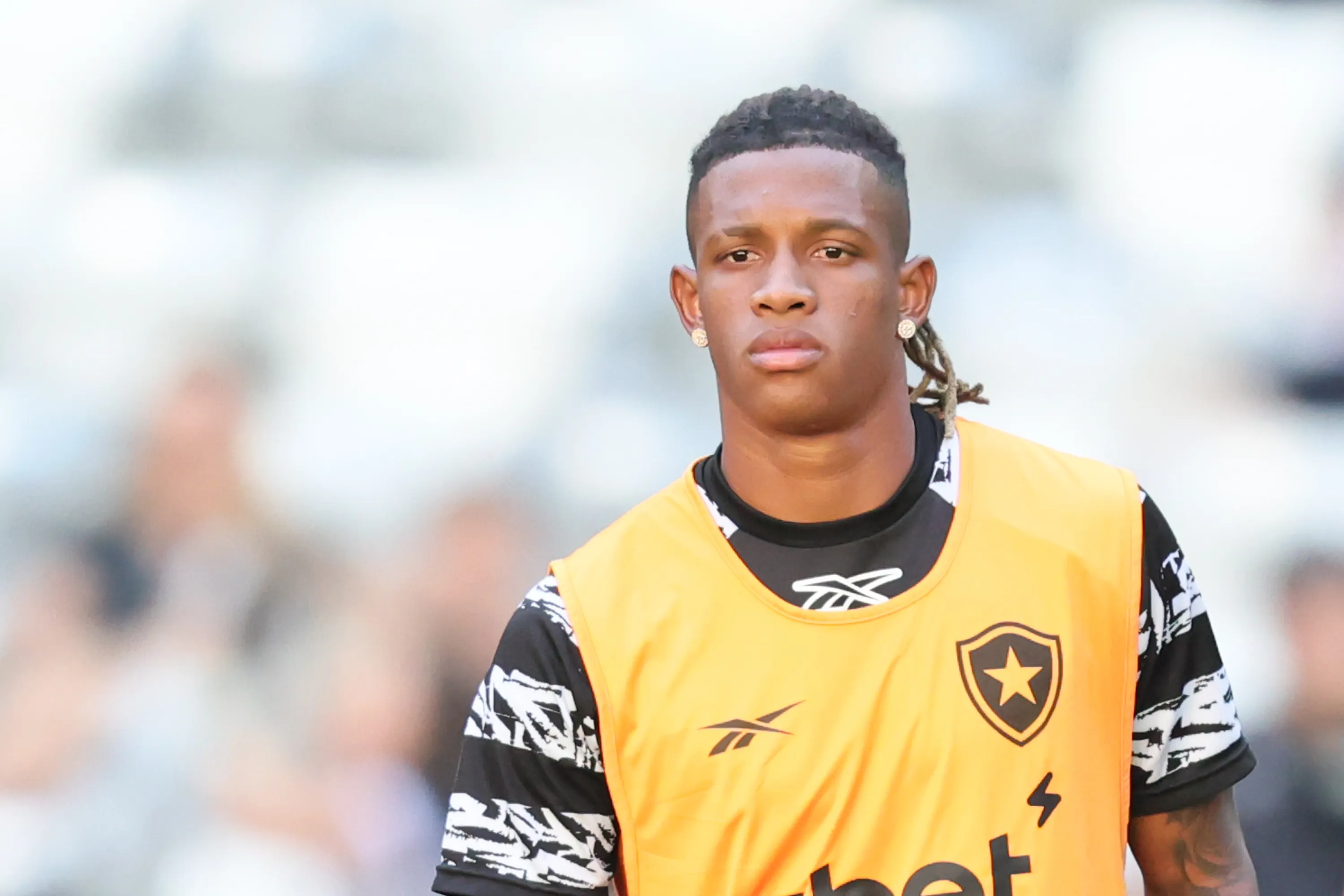 Danilo atuando no Botafogo – Foto: Gilson Lobo/AGIF