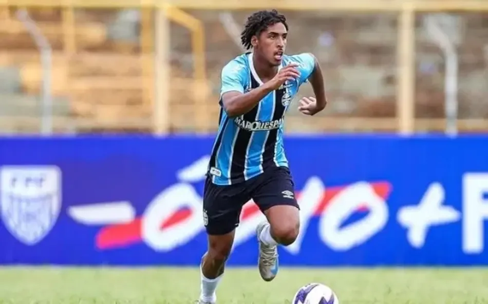 Vitor Ramon, jovem lateral do Grêmio. Foto : Angelo Pieretti/Grêmio FBPA