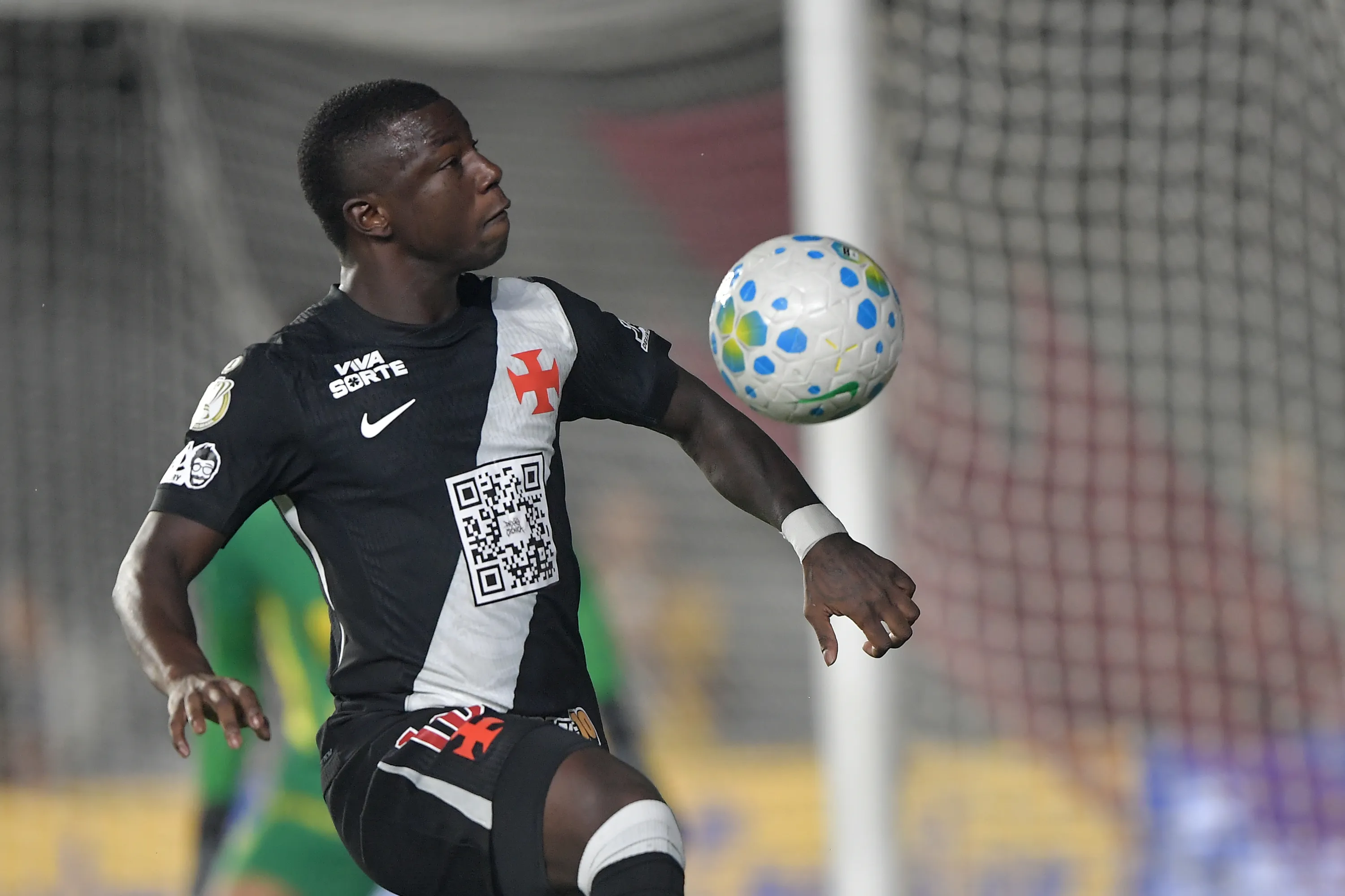 RJ – RIO DE JANEIRO – 13/05/2026 – COPA DO BRASIL 2026, VASCO X PAYSANDU – Marino Hinestroza jogador do Vasco durante partida contra o Paysandu no estadio Sao Januario pelo campeonato Copa Do Brasil 2026. Foto: Thiago Ribeiro/AGIF