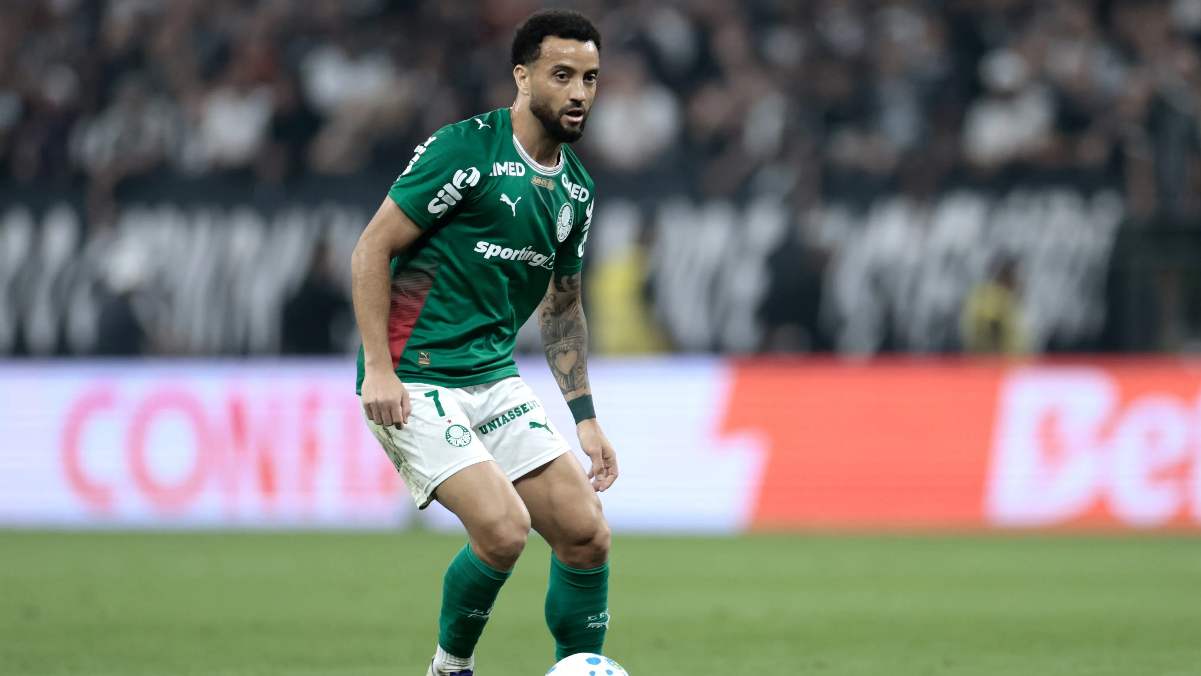Felipe Anderson em duelo do Palmeiras. Foto: Marcello Zambrana/AGIF