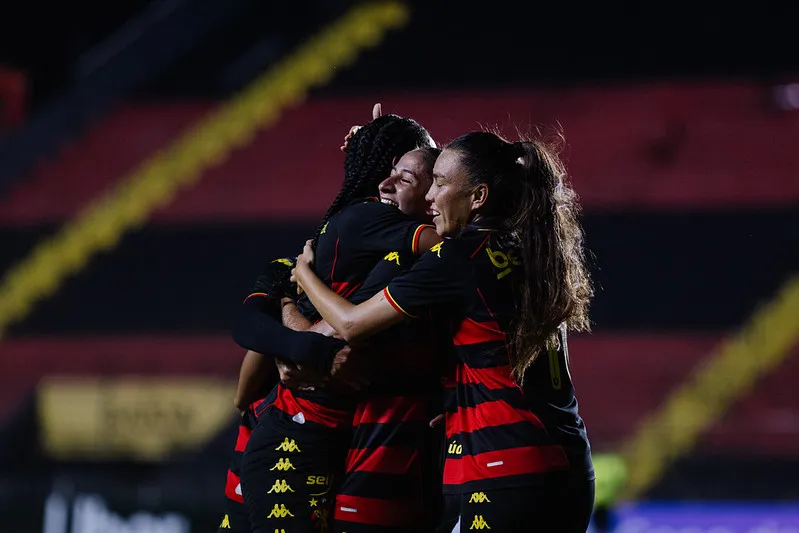 Jogadoras do Sport comemorando um dos gols marcados contra o Criciúma - Foto: Paulo Matheus/Sport