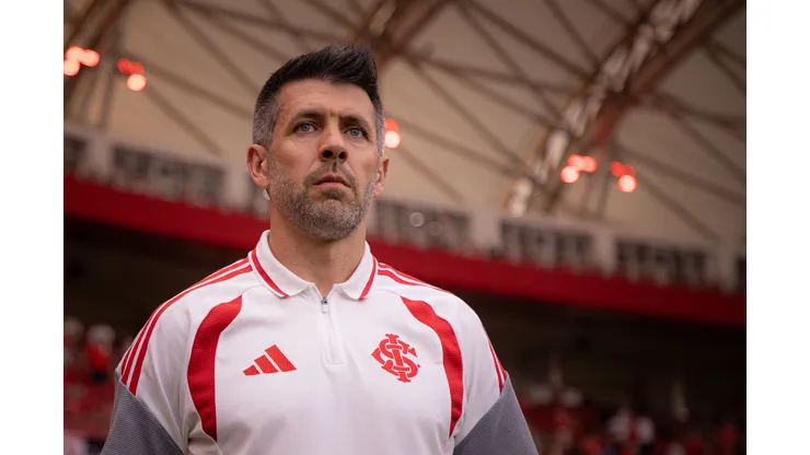 RS - PORTO ALEGRE - 28/01/2026 - BRASILEIRO A 2026, INTERNACIONAL X ATHLETICO-PR - Paulo Pezzolano tecnico do Internacional durante partida contra o Athletico-PR no estadio Beira-Rio pelo campeonato Brasileiro A 2026. Foto: Maxi Franzoi/AGIF