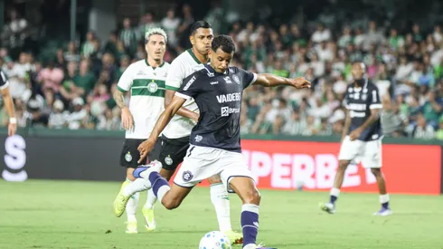 PR - CURITIBA - 15/03/2026 - BRASILEIRO A 2026, CORITIBA X REMO - Ze Ricardo jogador do Remo durante partida contra o Coritiba no estadio Couto Pereira pelo campeonato Brasileiro A 2026. Foto: Robson Mafra/AGIF