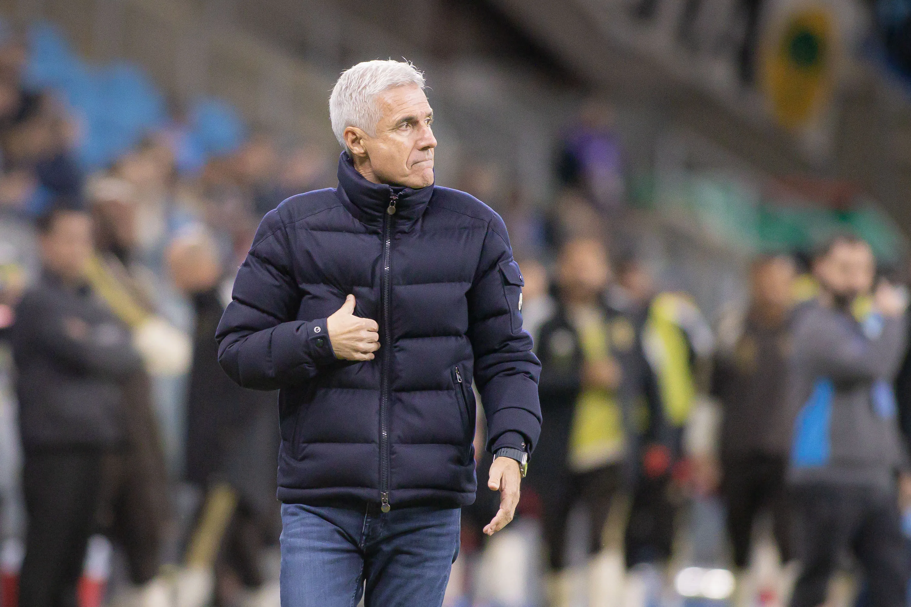RS – PORTO ALEGRE – 10/05/2026 – BRASILEIRO A 2026, GREMIO X FLAMENGO – Luis Castro tecnico do Gremio durante partida contra o Flamengo no estadio Arena do Gremio pelo campeonato Brasileiro A 2026. Foto: Maxi Franzoi/AGIF