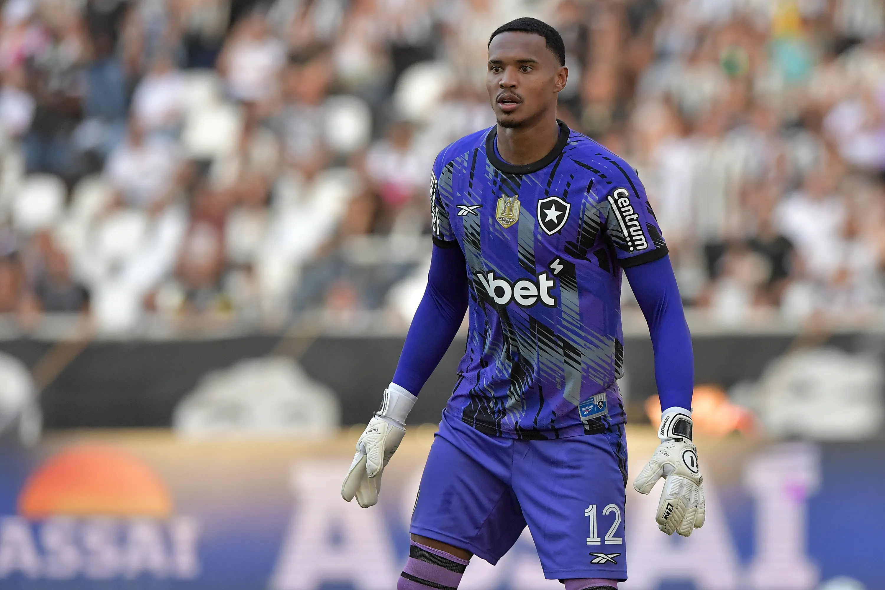 RJ – RIO DE JANEIRO – 03/08/2025 – BRASILEIRO A 2025, BOTAFOGO X CRUZEIRO – John goleiro do Botafogo durante partida contra o Cruzeiro no estadio Engenhao pelo campeonato Brasileiro A 2025. Foto: Thiago Ribeiro/AGIF