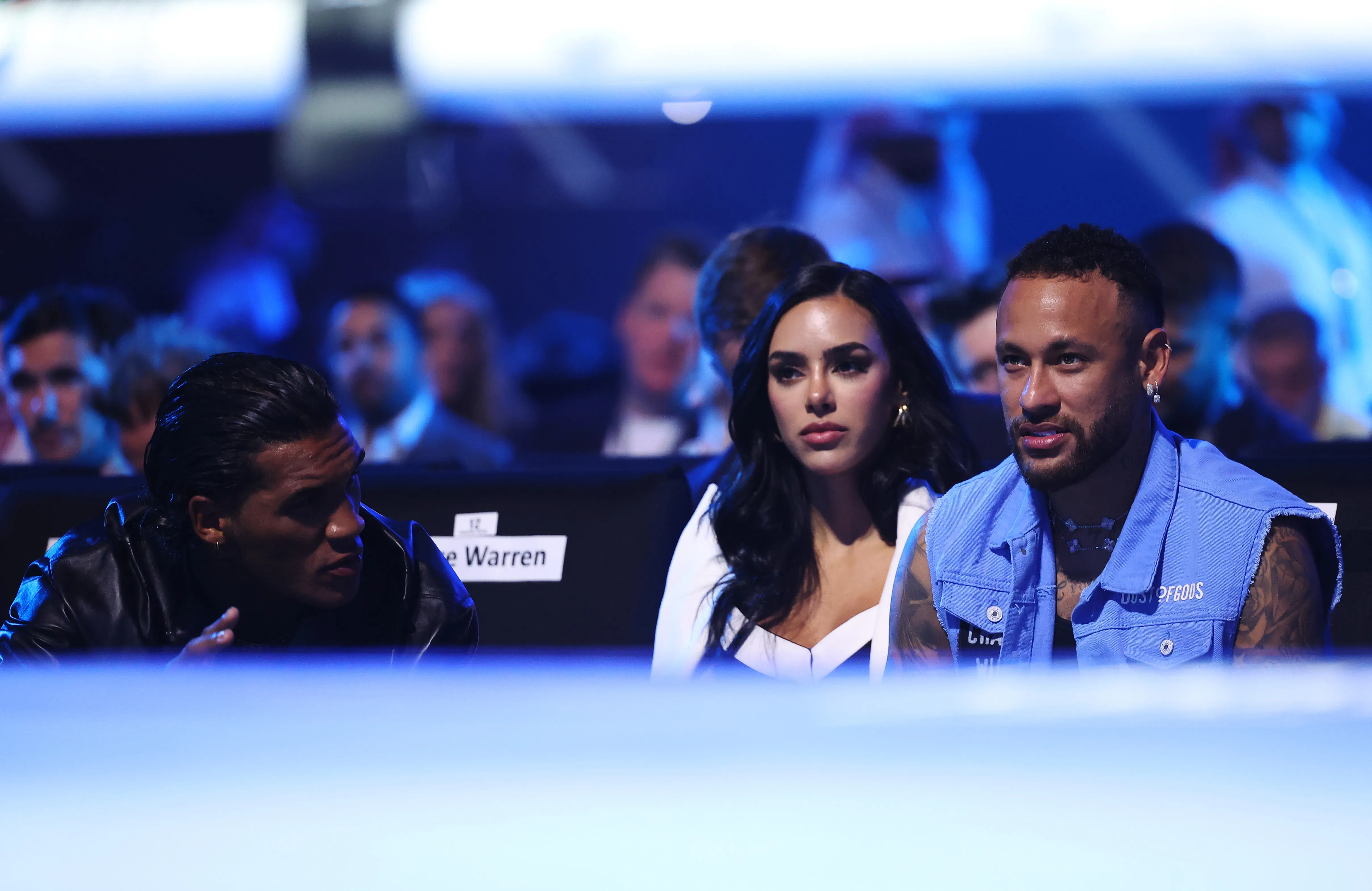 Bruna Biancardi e Neymar assistem à luta pelo título mundial dos pesos médios da IBO entre Chris Eubank Jr. e Kamil Szeremeta, parte do evento Riyadh Season – IV Crown Showdown, na Kingdom Arena, em 12 de outubro de 2024, em Riad. (Foto de Richard Pelham/Getty Images)