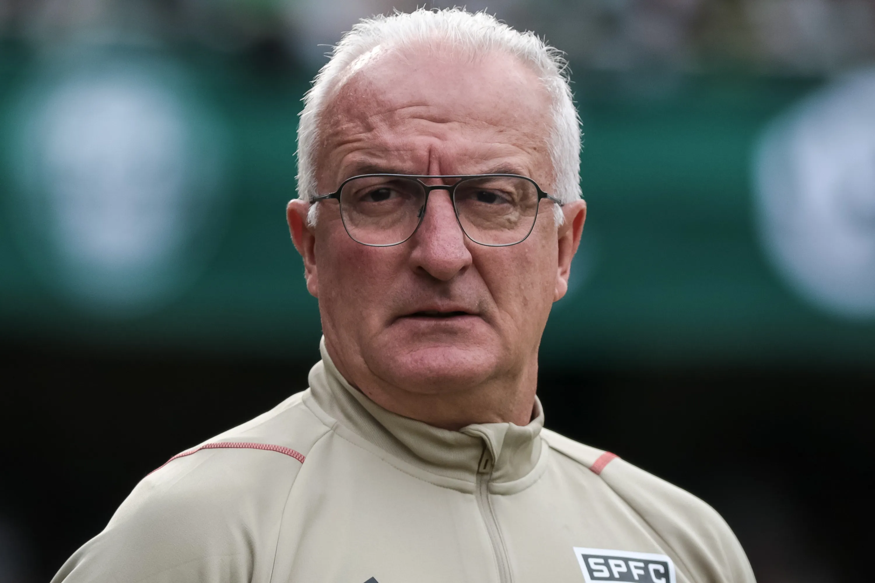 Dorival durante partida contra o Coritiba no Couto Pereira pelo Campeonato Brasileiro 2023. Foto: Robson Mafra/AGIF.