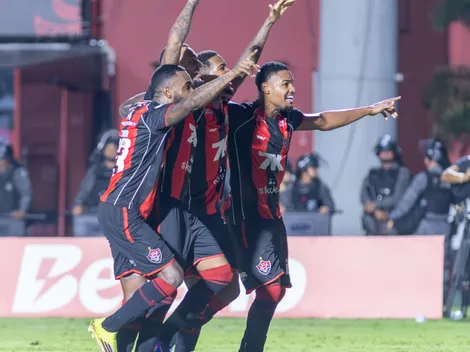 Luan Cândido celebra primeiro gol pelo Vitória contra Flamengo