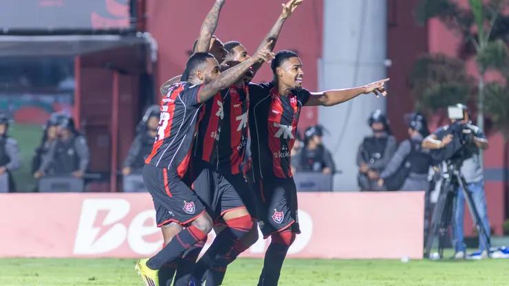 BA - SALVADOR - 14/05/2026 - COPA DO BRASIL 2026, VITORIA X FLAMENGO - Luan Candido jogador do Vitoria comemora seu gol durante partida contra o Flamengo no estadio Barradao pelo campeonato Copa Do Brasil 2026. Foto: Marcio Jose/AGIF