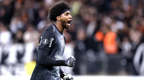 SP – SAO PAULO – 30/04/2026 – COPA LIBERTADORES 2026, CORINTHIANS X PENAROL – Hugo Souza goleiro do Corinthians comemora o gol de Gustavo Henrique durante partida contra o Penarol no estadio Arena Corinthians pelo campeonato Copa Libertadores 2026. Foto: Marcello Zambrana/AGIF