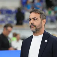 Artur Jorge é avisado que Néiser Villareal tem problema no Cruzeiro