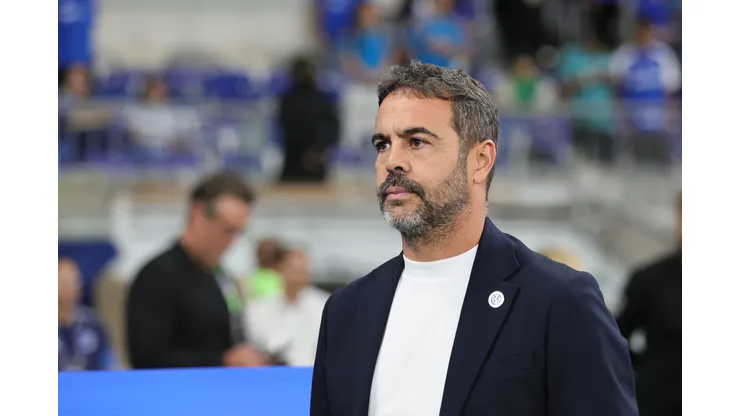 MG - BELO HORIZONTE - 12/05/2026 - COPA DO BRASIL 2026, CRUZEIRO X GOIAS - Artur Jorge tecnico do Cruzeiro durante partida contra o Goias no estadio Mineirao pelo campeonato Copa Do Brasil 2026. Foto: Gilson Lobo/AGIF