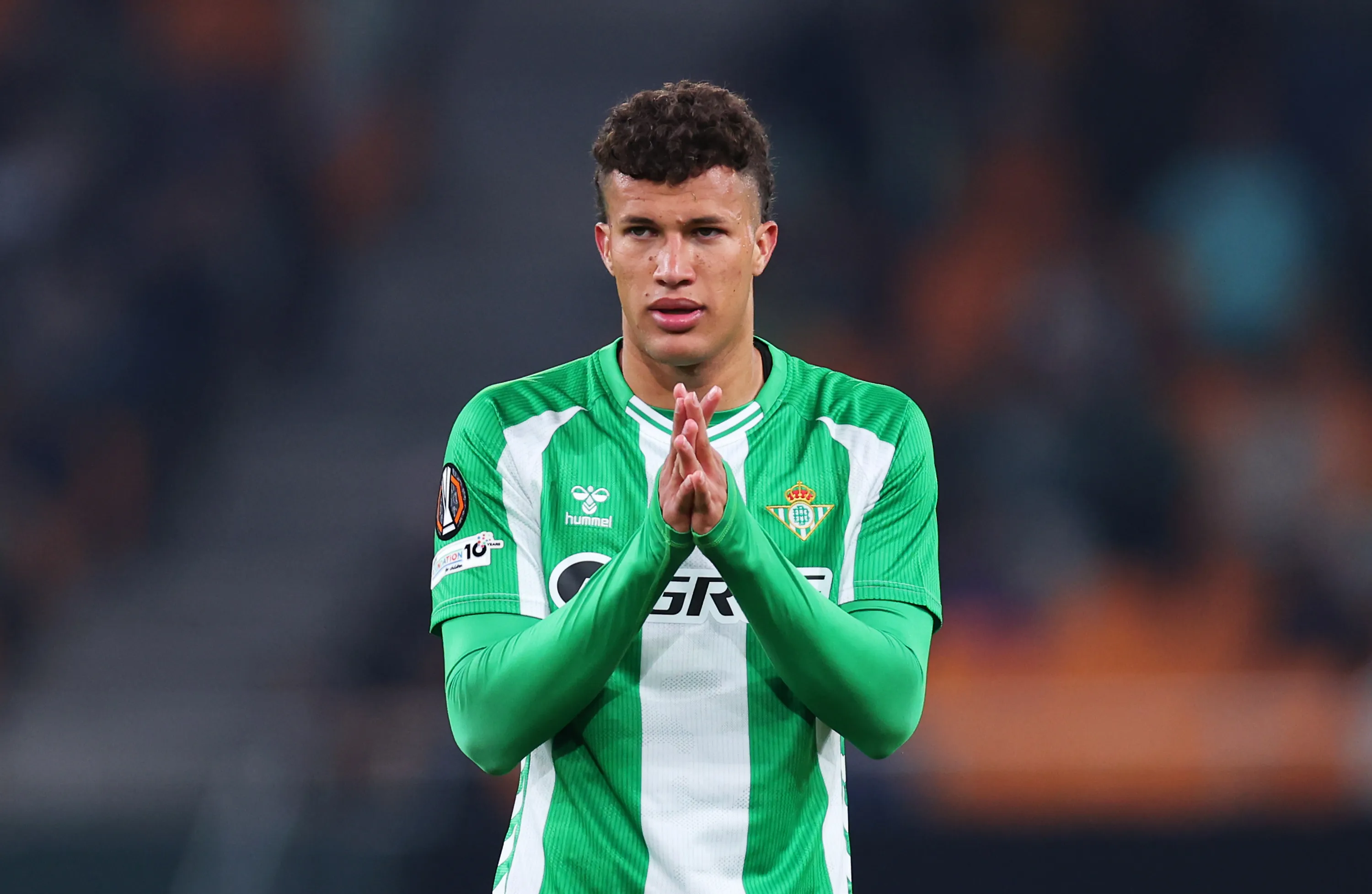 Deossa atuando no Real Bétis – (Photo by Fran Santiago/Getty Images)