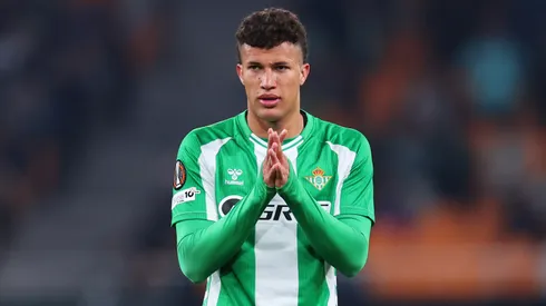 SEVILLE, SPAIN – NOVEMBER 27: Nelson Deossa of Real Betis reacts during the UEFA Europa League 2025/26 League Phase MD5 match between Real Betis Balompie and FC Utrecht at La Cartuja de Sevilla on November 27, 2025 in Seville, Spain. (Photo by Fran Santiago/Getty Images)