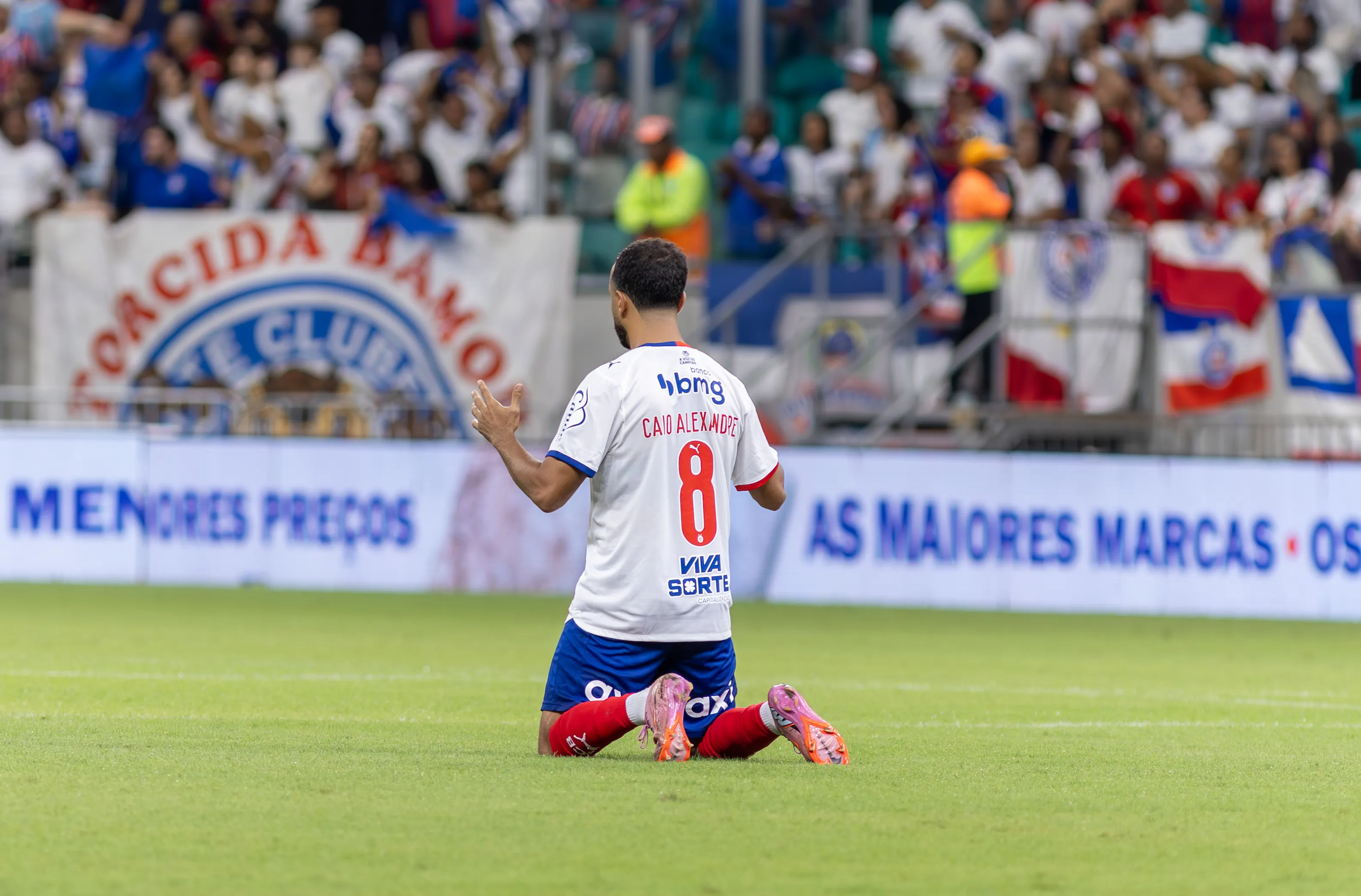 BA – SALVADOR – 05/04/2026 – BRASILEIRO A 2026, BAHIA X PALMEIRAS – Caio Alexandre jogador do Bahia lamenta derrota ao final da partida contra o Palmeiras no estadio Arena Fonte Nova pelo campeonato Brasileiro A 2026. Foto: Marcio Jose/AGIF