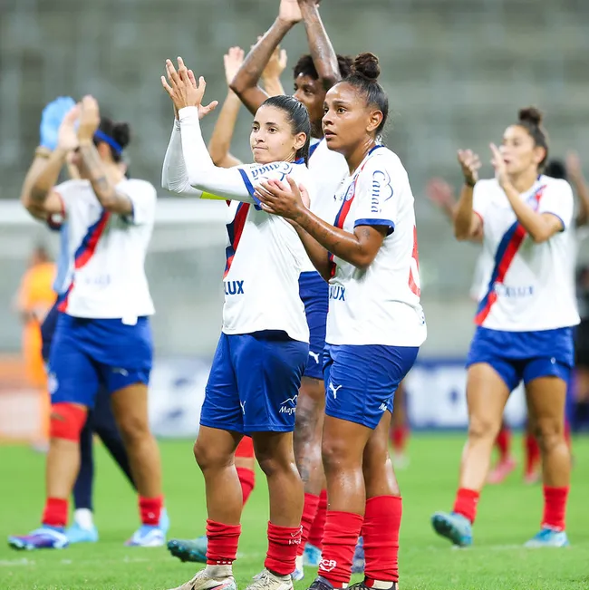 Jogadoras do Bahia agradecendo a torcida - Foto: Catarina Brandão/Bahia