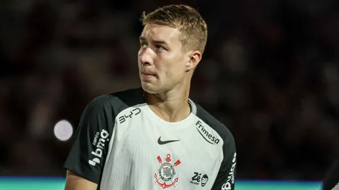 Charles jogador do Corinthians durante partida contra o Athletico-PR no estadio Arena da Baixada pelo campeonato Brasileiro A 2026. Foto: Robson Mafra/AGIF