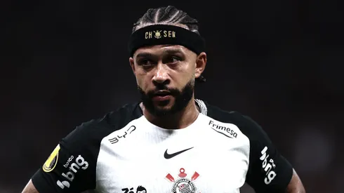 Memphis Depay deve voltar em Peñarol x Corinthians.
