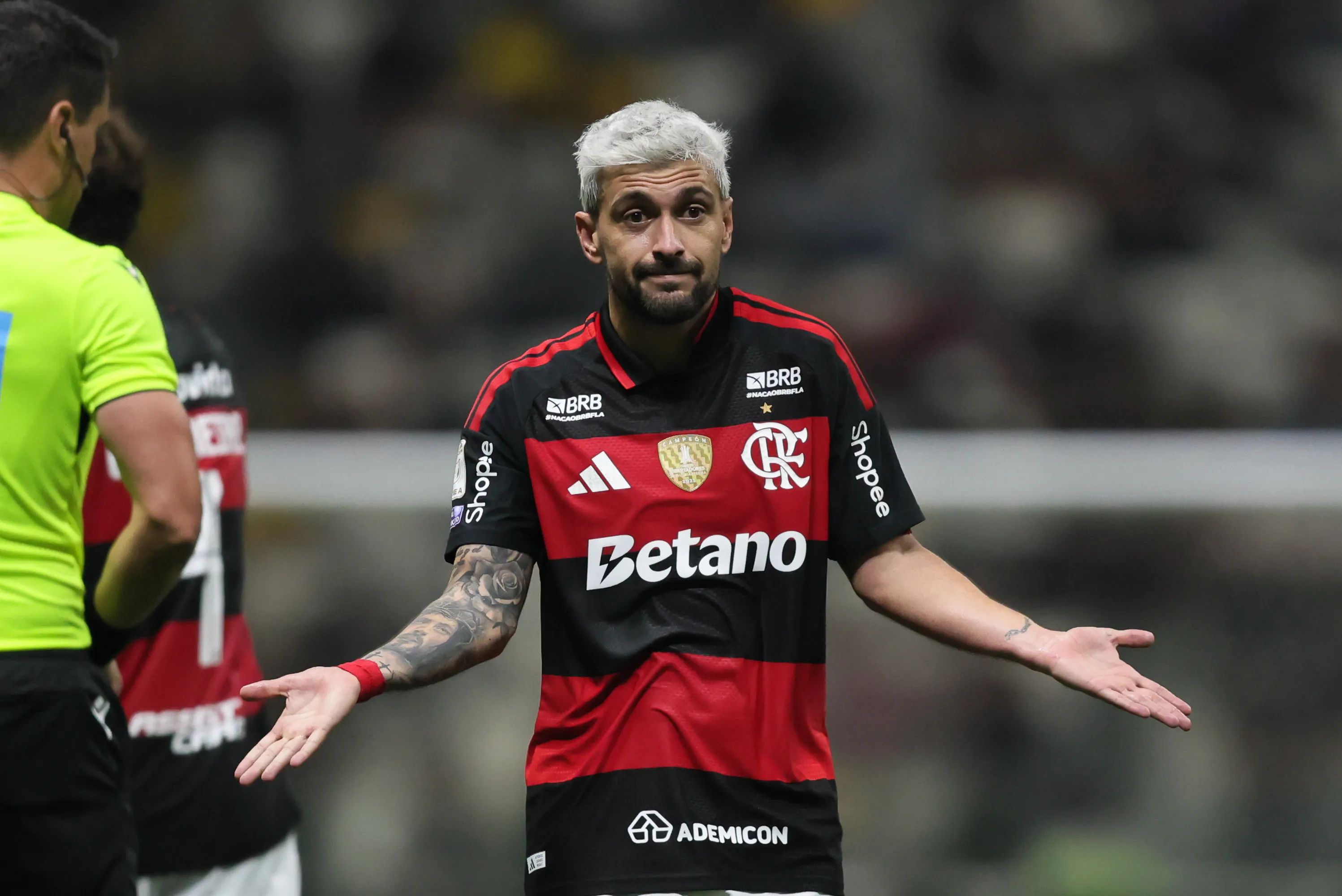 Arrascaeta jogador do Flamengo comemora seu gol durante partida contra o Atletico-MG no estadio Arena MRV pelo campeonato Brasileiro A 2026. Foto: Gilson Lobo/AGIF