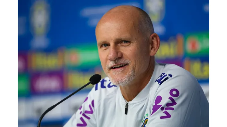 Taffarel durante coletiva na Seleção Brasileira.