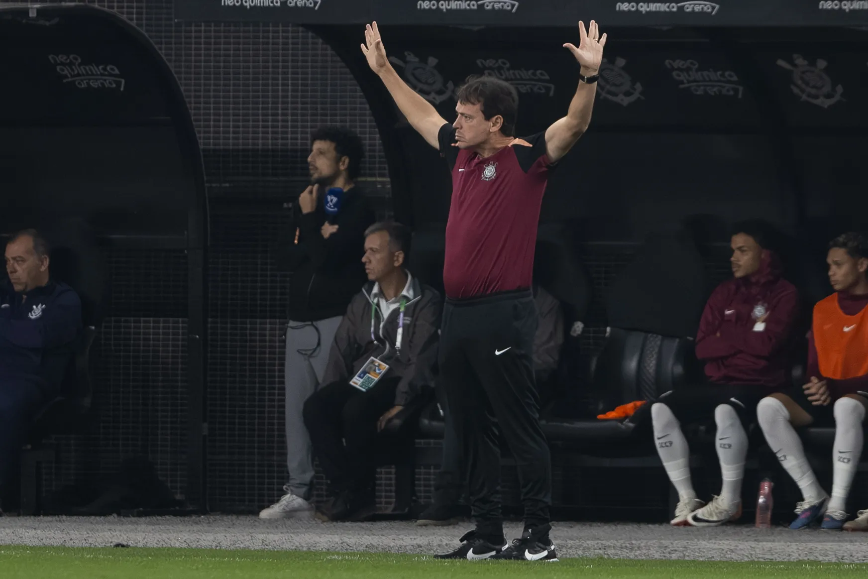 Fernando Diniz Silva tecnico do Corinthians durante partida contra o Barra no estadio Arena Corinthians pelo campeonato Copa Do Brasil 2026. Foto: Joisel Amaral/AGIF