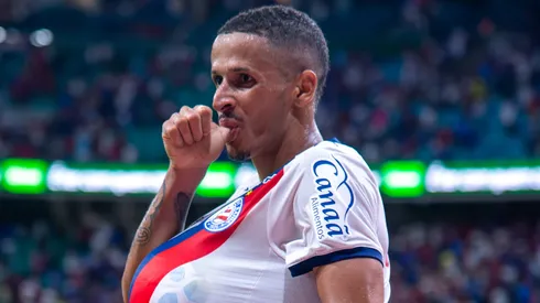 Luciano Juba jogador do Bahia comemora seu gol durante partida contra o Athletico-PR no estadio Arena Fonte Nova pelo campeonato Brasileiro A 2026. Foto: Jhony Pinho/AGIF