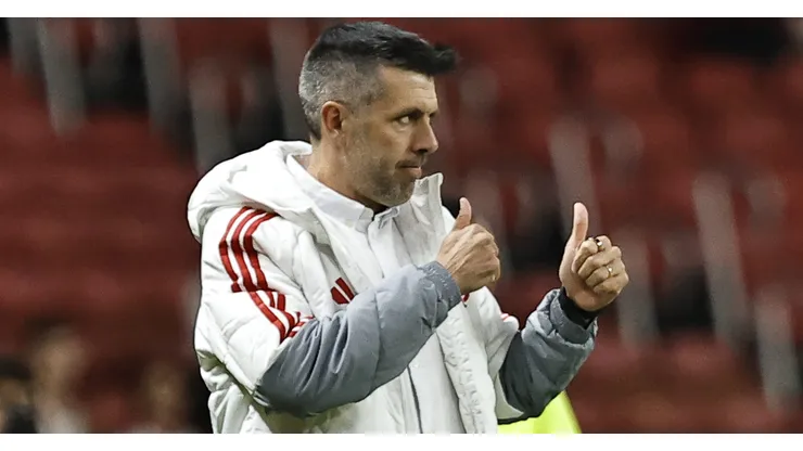 Paulo Pezzolano tecnico do Internacional durante partida contra o Vasco no estadio Beira-Rio pelo campeonato Brasileiro A 2026. Foto: Roberto Vinicius/AGIF