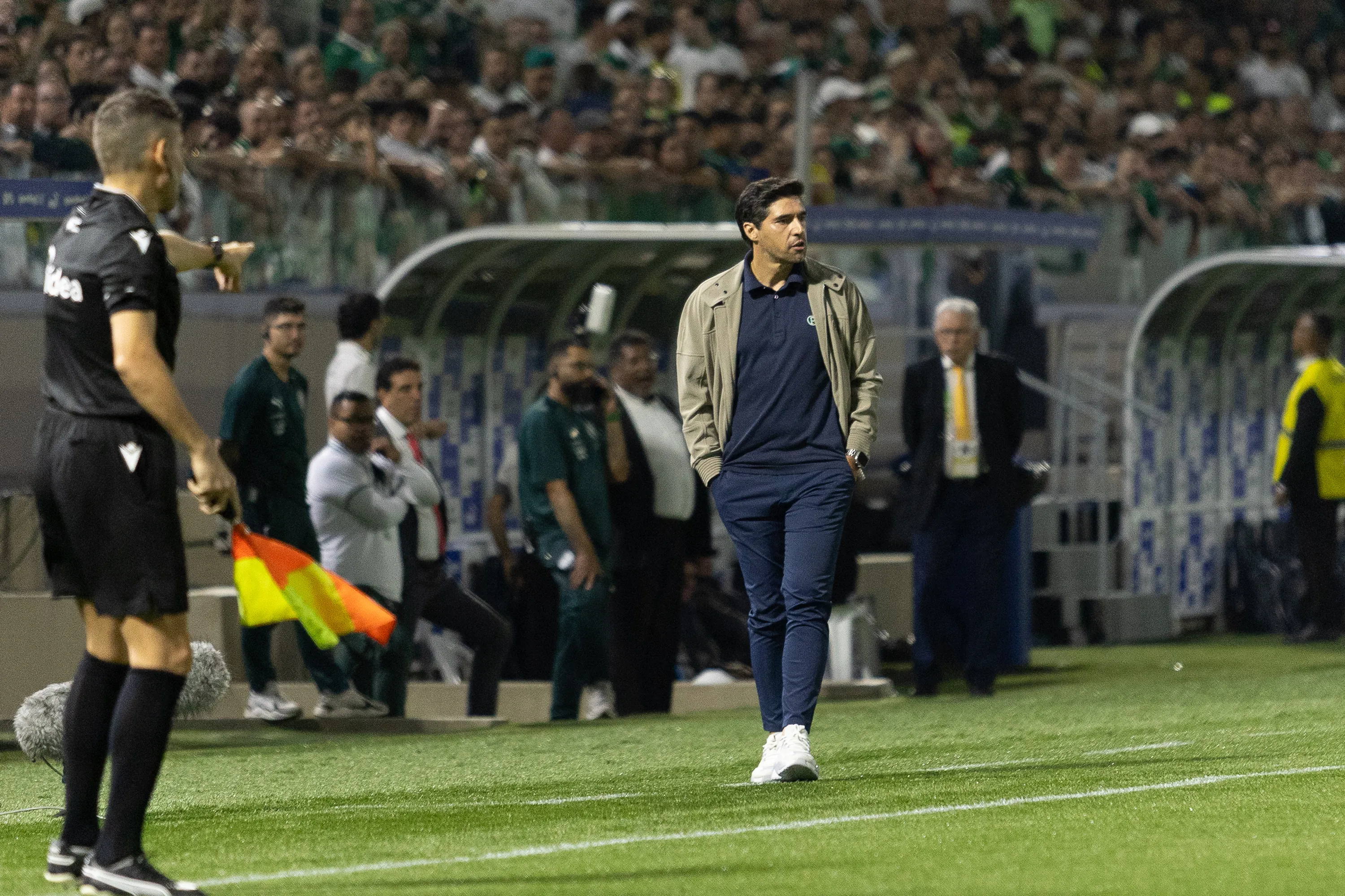 Abel Ferreira técnico do Palmeiras durante partida contra o Cruzeiro no estádio Arena Barueri pelo campeonato Brasileiro A 2026. Foto: Fernando Mendes/RP FOTOPRESS/AGIF