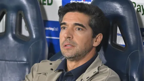 Abel Ferreira nega ter ouvido vaias da torcida do Palmeiras