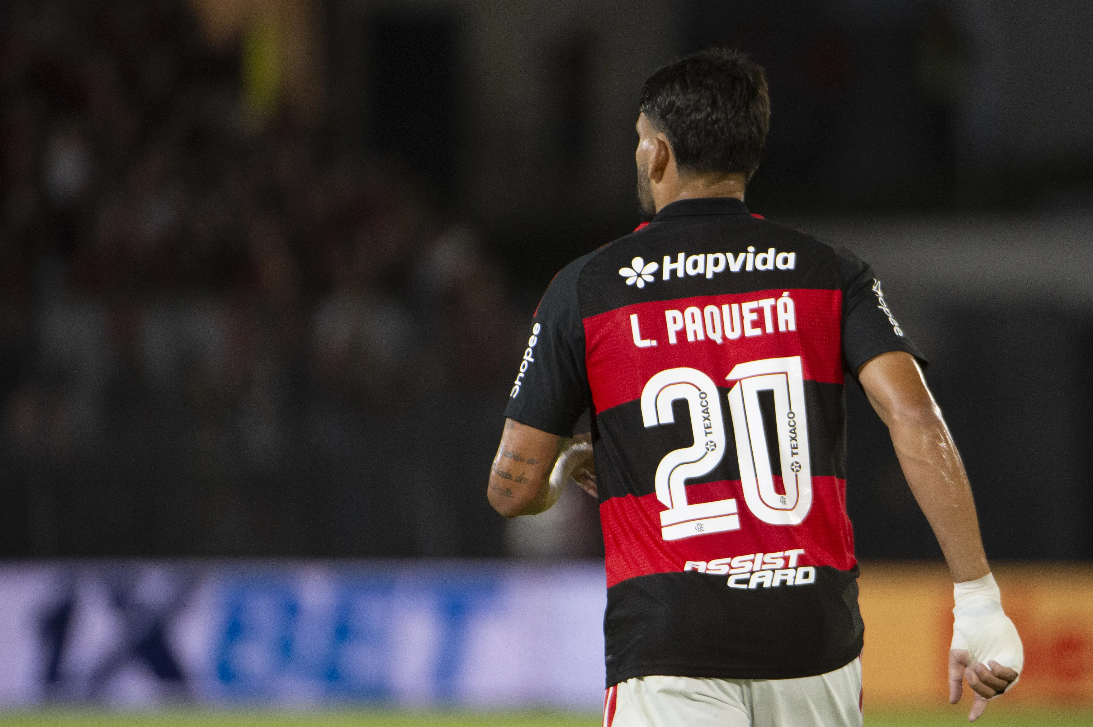 Lucas Paqueta jogador do Flamengo durante partida contra o Bragantino no estadio Cicero De Souza Marques pelo campeonato Brasileiro A 2026. Foto: Anderson Romao/AGIF