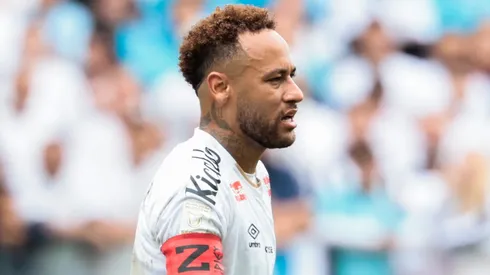 Neymar durante confronto contra o Coritiba no Brasileirão de 2026.