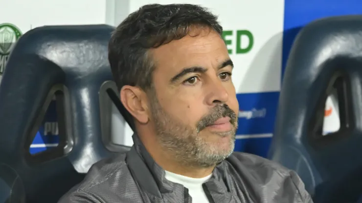 Artur Jorge durante confronto contra o Palmeiras no Brasileirão de 2026.