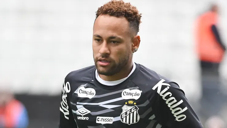 Neymar jogador do Santos durante aquecimento antes da partida contra o Coritiba no estadio Arena Corinthians pelo campeonato Brasileiro A 2026. Foto: Jota Erre/AGIF