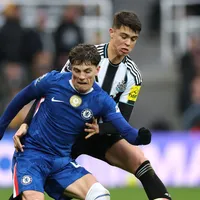 Árbitro Paulo Tierney viraliza ao participar de 'rodinha' do Chelsea