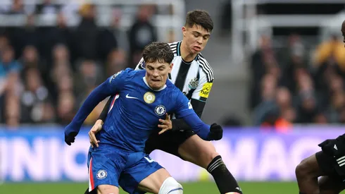 NEWCASTLE UPON TYNE, ENGLAND – DECEMBER 20: Lewis Miley of Newcastle United challenges Alejandro Garnacho of Chelsea during the Premier League match between Newcastle United and Chelsea at St James' Park on December 20, 2025 in Newcastle upon Tyne, England. (Photo by Stu Forster/Getty Images)