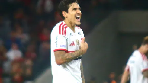 Pedro comemorando gol contra o Athletico-PR pelo Brasileirão 2026. Foto: Gabriel Machado/AGIF