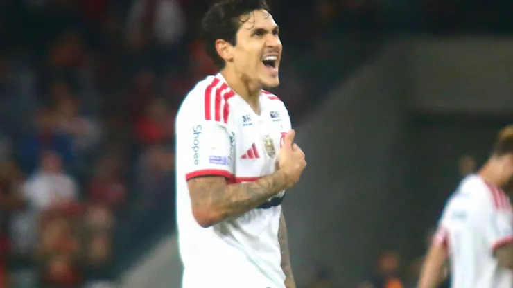 Pedro comemorando gol contra o Athletico-PR pelo Brasileirão 2026. Foto: Gabriel Machado/AGIF