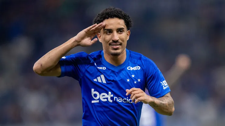 Christian jogador do Cruzeiro comemora seu gol durante partida contra o Gremio no estadio Mineirao pelo campeonato Brasileiro A 2026. Foto: Fernando Moreno/AGIF