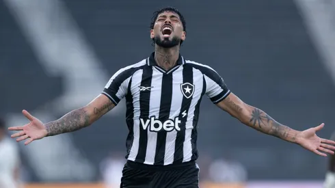 jogador do Botafogo durante partida contra o Corinthians no estadio Engenhao pelo campeonato Brasileiro A 2026. Foto: Jorge Rodrigues/AGIF