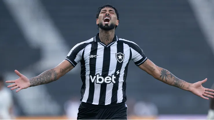 jogador do Botafogo durante partida contra o Corinthians no estadio Engenhao pelo campeonato Brasileiro A 2026. Foto: Jorge Rodrigues/AGIF