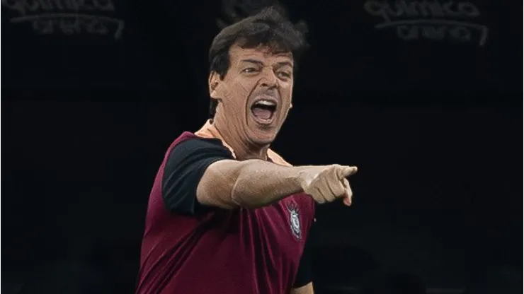 Fernando Diniz Silva tecnico do Corinthians durante partida contra o Barra no estadio Arena Corinthians pelo campeonato Copa Do Brasil 2026. Foto: Joisel Amaral/AGIF