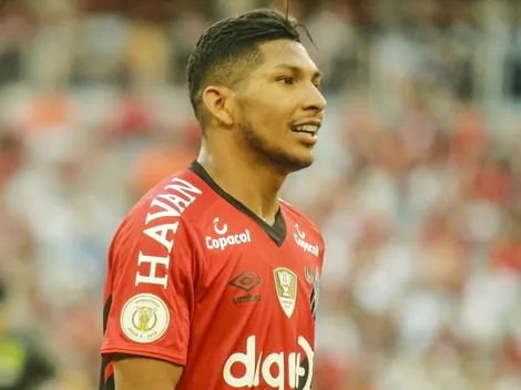 Athletico-PR tem interesse na volta de Rony, hoje no Santos