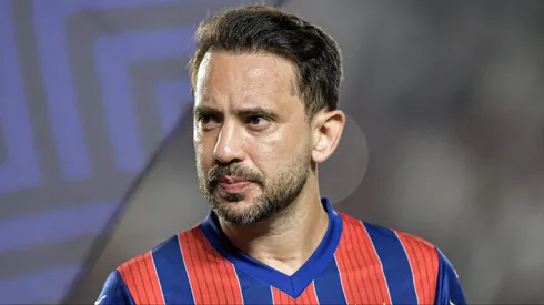Everton Ribeiro durante confronto contra o Vasco no Brasileirão de 2026.