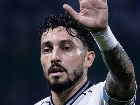 Alex Telles quer ficar no Rio de Janeiro