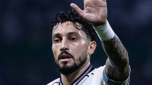 Alex Telles jogador do Botafogo durante partida contra o Palmeiras no estadio Arena Allianz Parque pelo campeonato Brasileiro A 2026. Foto: Ettore Chiereguini/AGIF