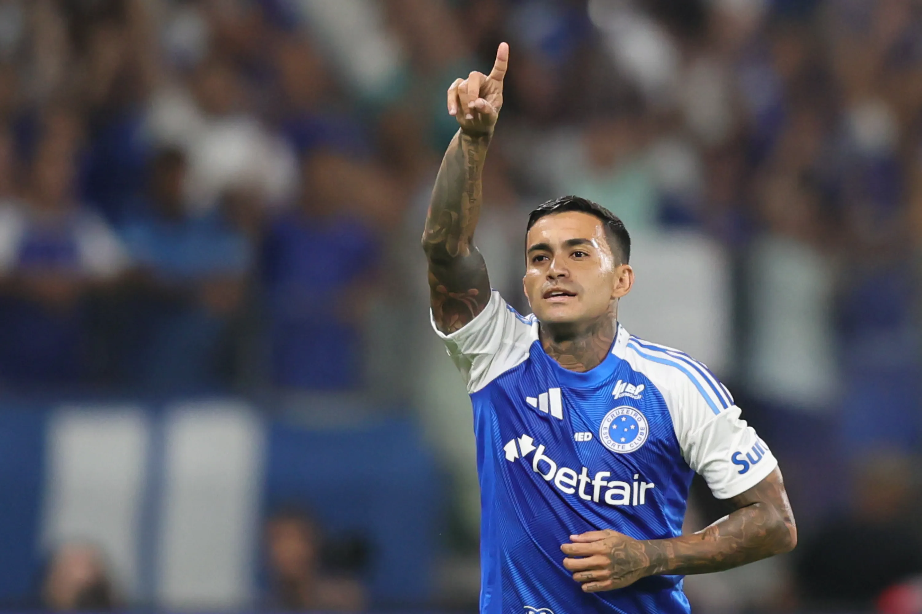 MG – BELO HORIZONTE – 29/03/2025 – BRASILEIRO A 2025, CRUZEIRO X MIRASSOL – Dudu jogador do Cruzeiro comemora seu gol durante partida contra o Mirassol no estadio Mineirao pelo campeonato Brasileiro A 2025. Foto: Gilson Lobo/AGIF