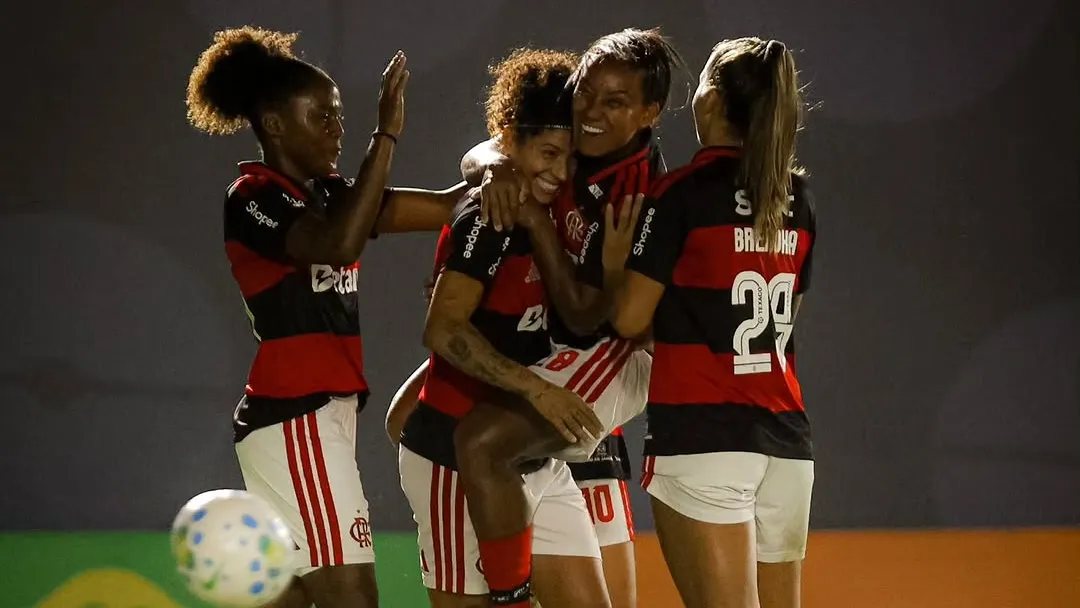 Jogadoras do Flamengo comemorando o gol contra o Fluminense – Foto: Redes Sociais/Flamengo